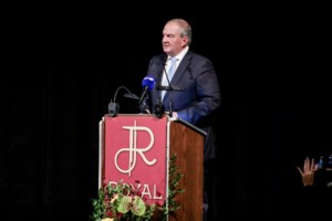 Μητσοτάκης για Gigabit Voucher: "Κουράστηκες να προσπαθείς να κατεβάσεις φωτογραφίες του Πίνατ και να κολλάει το Ίντερνετ;"