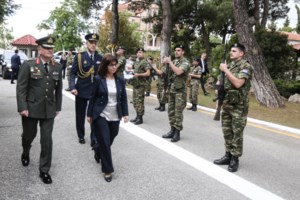 Κατερίνα Σακελλαροπούλου: Η συγκινητική υποδοχή που της επεφύλαξαν οι κάτοικοι της γενέτειράς της - εικόνα 2