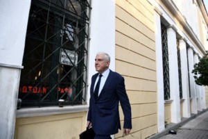 Έρευνες στις φυλακές: Τσεκούρια, σιδερολοστοί, μαχαίρια και ηρωίνη στα κελιά