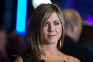 Επίθεση ακτιβιστή στην Τζένιφερ Άνιστον: Την έκανε χάλια με "λάδι" που της πέταξε - Εκνευρίστηκε η 55χρονη σταρ - εικόνα 3