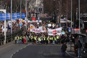 Σερβία: Κάνει πίσω ο Βούτσιτς- Ικανοποίησε όλα τα αιτήματα των φοιτητών, ανήγγειλε ανασχηματισμό της κυβέρνησης - εικόνα 3
