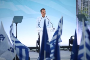 Ο Μητσοτάκης σε φρεγάτα Belharra - Επίσκεψη στα ναυπηγεία της Λοριάν και στη Νορμανδία