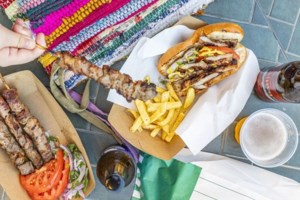 Εδώ τρώγαμε παγωτό παιδιά: 4 ιστορικές διευθύνσεις που αντέχουν στον χρόνο - εικόνα 2