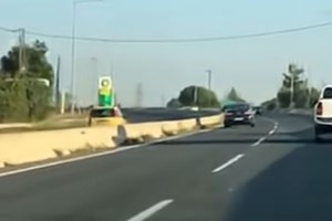 Σοκαριστικό βίντεο: Αυτοκίνητο μπήκε ανάποδα στη Νέα Πατρών - Αθηνών - Νέο επικίνδυνο περιστατικό στην έξοδο προς Ρίο