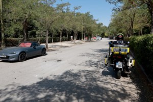 Ζάππειο: "Δεν είχα ούτε να φάω", ψέλλισε στους Εύζωνες η 67χρονη που αυτοπυρπολήθηκε [εικόνες - βίντεο] - εικόνα 3