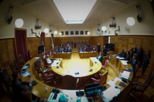 Ανδρουλάκης για προανακριτική: Ο Μητσοτάκης επιλέγει έναν θεσμικό ακροβατισμό για να βγει από την πολιτική θέση αδυναμίας του