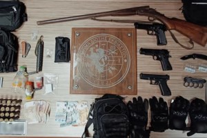 Δημόσιοι υπάλληλοι έβγαζαν άδειες και πινακίδες με "φακελάκι" - Έως και 1.000 η "ταρίφα" - Το "πεσκέσι", το "κοστούμι" και τα "νούμερα" - εικόνα 2