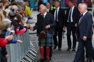 The Crown: Oργή στο Μπάκιγχαμ για τα νέα επεισόδια του Netflix - Θα παρουσιάζει τις τελευταίες ώρες της Νταϊάνα [βίντεο] - εικόνα 2