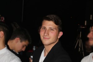 Γιάννης Ξανθόπουλος: Επέστρεψε σπίτι του ο τραγουδιστής - Έφυγε από την πίσω πόρτα του νοσοκομείου με τους γονείς του - εικόνα 2