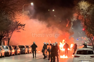 Εικόνες ντροπής στο Βιολογικό του ΑΠΘ, εκεί που ήταν η κατάληψη "Στέκι" - Έριξαν τους τοίχους με βαριοπούλες - εικόνα 2