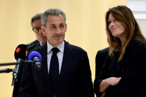 Ο Σαρκοζί έγινε παππούς πίσω από τα κάγκελα της φυλακής: Ο εγγονός του παίρνει το όνομά του - "Είθε να μεγαλώσει με σοφία"