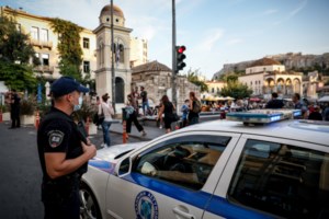 Νέο lockdown: 4,7 εκατ. SMS την πρώτη μέρα - Tι ισχύει για ζευγάρια, ελαιοπαραγωγούς και χειμερινούς κολυμβητές