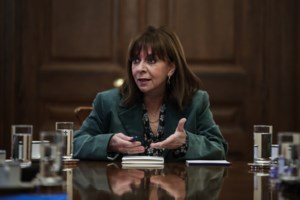 Το εντυπωσιακό Μουσείο Δώρων του Προεδρικού Μεγάρου - Από χρυσό τριαντάφυλλο μέχρι κοσμήματα από σμαράγδια [εικόνες] - εικόνα 2