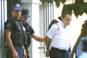 Ιωάννινα: Ρώσος κρατούμενος προσπάθησε να αποδράσει από την κλούβα - Χτύπησε και τραυμάτισε φύλακες