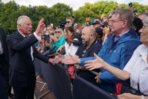 Καμίλα Πάρκερ Μπόουλς: Από... αντροχωρίστρα, βασιλική σύζυγος στο πλάι του Καρόλου - Η αξέχαστη κόντρα με την Νταϊάνα