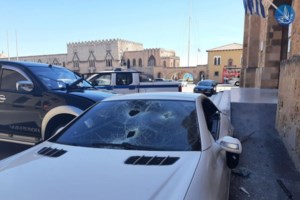 Νέες αποκαλύψεις για τον εμβολισμό της διθέσιας Mercedes του αστυνομικού διευθυντή στη Ρόδο: Είχε κόντρα με τον αστυνομικό - εικόνα 3