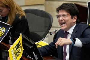 Από ηθοποιός ταινιών πορνό... υπουργός ισότητας o Χουάν Κάρλος Φλοριάν στην Κολομβία