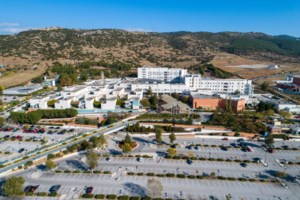 Εκατοντάδες τάφοι στη Θεσσαλονίκη για τα θύματα του κορονοϊού - Σοκάρουν οι εικόνες στα νεκροταφεία [Βίντεο]