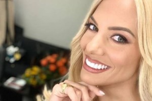 Η Ιωάννα Μαλέσκου σε αυτάρεσκο σόλο τσιφτετέλι on air: "Πούλα το, πούλα το" φώναζαν οι συνεργάτες της [Βίντεο] - εικόνα 2