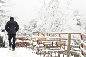 Κακοκαιρία: Στα λευκά ντύθηκαν τα ορεινά της Λάρισας - Βουτιά της θερμοκρασίας ακόμα και στα παράλια - εικόνα 3