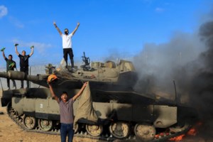 Πόλεμος στο Ισραήλ: Πατέρας εκλιπαρεί τη Χαμάς να πάρουν αυτόν όμηρο στη θέση της γυναίκας και των κοριτσιών του - εικόνα 4