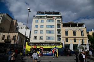 Κορονοϊός - Νάουσα: "Οι νεόνυμφοι είχαν πυρετό τη μέρα του γάμου, 170 τα κρούσματα", λένε κάτοικοι του χωριού