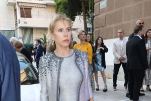 Σταματίνα Τσιμτσιλή: Η glam εμφάνιση σε γάμο με Celia Kritharioti, Dior και τον σύζυγό της Θέμη Σοφό - εικόνα 11