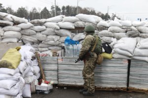 Απογοητευμένος με τον Μακρόν ο Ζελένσκι: "Η άρνησή του να μιλήσει για γενοκτονία μάς πληγώνει"