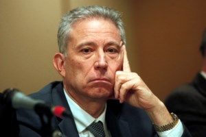 Βγήκαν τα μαχαίρια μεταξύ του στιχουργού Νίκου Μωραΐτη και της ΕφΣυν- Βαριές κουβέντες για ναζί και "μιντιακά πιστόλια της Αχτσιόγλου"