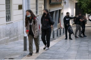 Παγώνη για Πάσχα στο χωριό: "Δεν καθόμαστε σπίτι μας - Πάνω από 30 άτομα ψήνουν όλοι μαζί αρνιά" [Βίντεο]