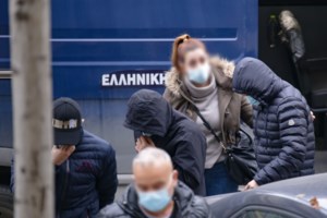 Απίστευτο περιστατικό στην Κρήτη: Φωτογράφος έφαγε το ξύλο της... χρονιάς του όταν ασέλγησε σε βάρος 18χρονης