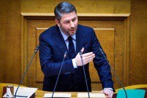 Ανδρουλάκης για Τέμπη: Ο ελληνικός λαός στέκεται δίπλα στις οικογένειες των θυμάτων απαιτώντας δικαιοσύνη και αλήθεια