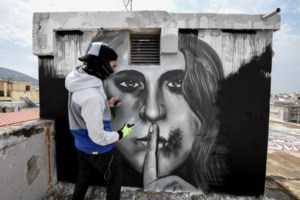 Σοκ - Γυναίκες δείχνουν το μελανιασμένο πρόσωπό τους από την κακοποίηση στην καραντίνα του κορονοϊού [εικόνες] - εικόνα 2