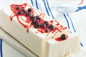 Παγωμένο μπισκοτογλυκό με γιαούρτι - Το καλύτερο καλοκαιρινό επιδόρπιο