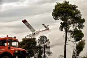 Φωτιά στο Μαρκόπουλο: Οριοθετήθηκε το μέτωπο στον Βαραμπά - Συνεχίζονται οι ρίψεις από εναέρια μέσα