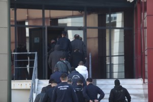 Κολωνός: Κεκλεισμένων των θυρών η δίκη για τον βιασμό και μαστροπεία της 12χρονης- Καταθέτει η θεία της που ανακάλυψε το κύκλωμα