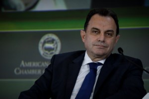 Άλμπερτ Μπουρλά: Εμβολιάστηκε ο Έλληνας πρόεδρος της Pfizer - Αρνήθηκε να παρακάμψει τη σειρά - εικόνα 2