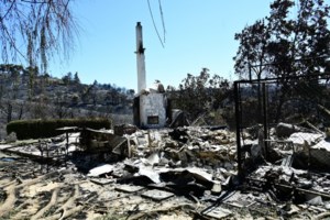 Γλυκά Νερά: Φωτογραφίες ντοκουμέντα από τη δράση του 80χρονου που φέρεται να έβαλε τέσσερις φωτιές - εικόνα 6