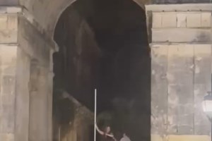 Κέρκυρα: Σχολή pole dancing στη Βρετανία πίσω από τη φωτογράφιση στα Ανάκτορα - Υπό κράτηση οι 5 γυναίκες