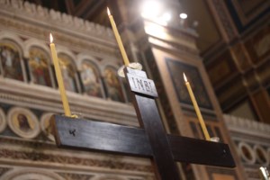 Στις 19:30 στο "Ελ. Βενιζέλος" το Άγιο Φως - Πώς θα φτάσει σε κάθε γωνιά της Ελλάδας