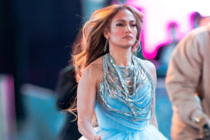 Τζένιφερ Λόπεζ: Το συγκλονιστικό σόου μπροστά από την Αφροδίτη της Μήλου [εικόνες και βίντεο]