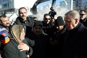 Τουρκία: "Ευχαριστώ" σε σπαστά ελληνικά είπε η νεαρή Αϊρίν στους Έλληνες διασώστες - Είχε γαντζωθεί από το χέρι πυροσβέστη - εικόνα 2