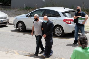 Αγρίνιο - Απίστευτο: Υπέρ του ιερέα κατέθεσε η μητέρα των ανήλικων κοριτσιών που τον κατηγορούν για βιασμό [Βίντεο] - εικόνα 3