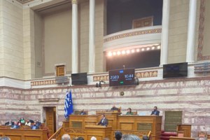 Πρόταση μομφής από τον Τσίπρα με το βλέμμα στον Ανδρουλάκη, τα γκάλοπ και τα εσωκομματικά "μαχαιρώματα"