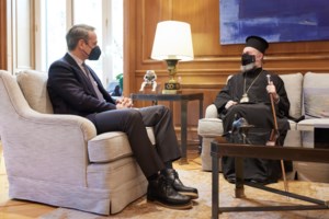 Κρήτη: Σε κλίμα συγκίνησης η ενθρόνιση του νέου αρχιεπισκόπου - Μητσοτάκης: Άξιος συνεχιστής της παράδοσης της Εκκλησίας [Εικόνες] - εικόνα 4