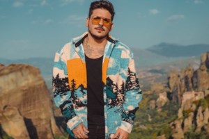 Παντρεύεται σήμερα ο Stan - Ο ρομαντικός γάμος στην Πάρο και η καλλονή σύντροφός του