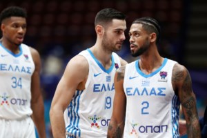 Επικός Αντετοκούνμπο: Πήγε να δει την Ιντερ στο γήπεδο και έπαιξε... ποδόσφαιρο με τους συμπαίκτες του [βίντεο] - εικόνα 2