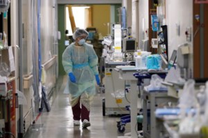 ΕΟΔΥ: Ποιοι είναι πιο ευάλωτοι στον κορονοϊό στην Ελλάδα - εικόνα 2