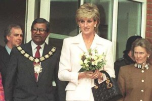 Πριγκίπισσα Λατίφα: Αρνείται ο εμίρης πατέρας της ότι την κρατά όμηρο - "Λαμβάνει φροντίδα στο σπίτι της" - εικόνα 3