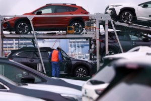 "Γροθιά κάτω από τη ζώνη" για την Ευρώπη οι δασμοί Τραμπ στα αυτοκίνητα: Πώς θα αντιδράσει η ΕΕ - Βουτιά στα χρηματιστήρια - εικόνα 3